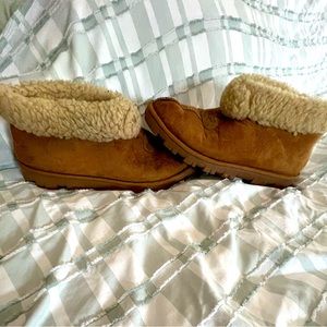 UGG Slippers two pair, unisex